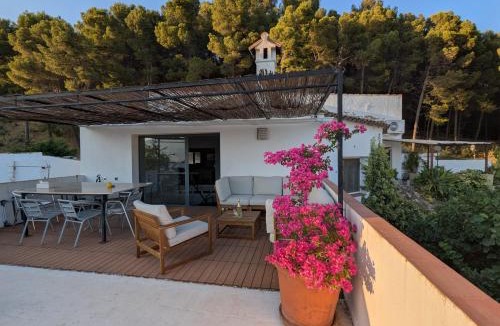 Montecorto House | Villa La Roca - A fusion of modern and typical Andalucian architecture