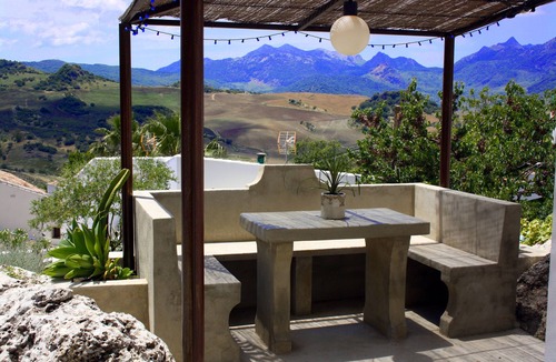 Montecorto Cottage | Villa la Roca, WIFI, air conditioning and pool for 6 people near Ronda