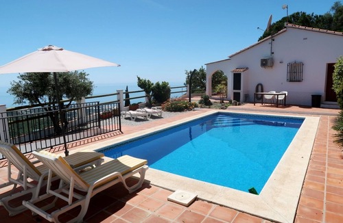 Sayalonga Villa | Villa Lantana - Private pool and sea views