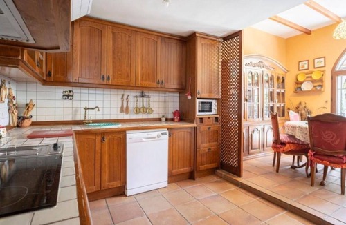 Barrio de la Vega Villa | Villa 'Los Arcos' with Mountain View, Wi-Fi and Air Conditioning