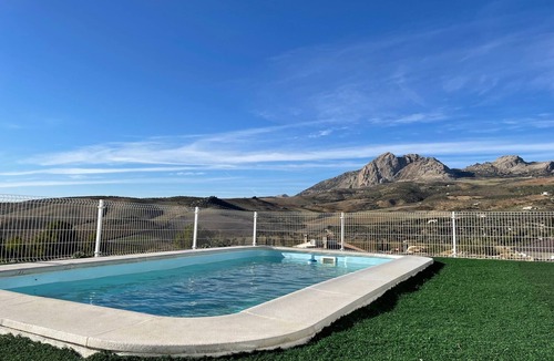 Colmenar Villa | Villa 'Los Moriscos - The Best Views' with Private Pool, Private Terrace and Wi-Fi