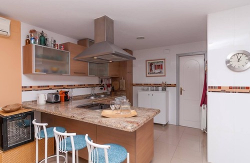 Parque de Cubillas Villa | Villa LUNA with private pool, gardens and large barbecue area