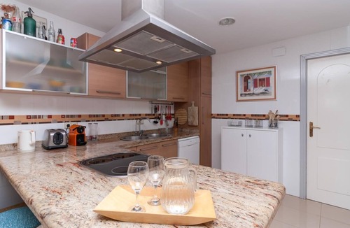 Parque de Cubillas Villa | Villa LUNA with private pool, gardens and large barbecue area