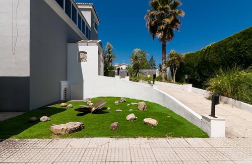 Parque de Cubillas Villa | Villa LUNA with private pool, gardens and large barbecue area