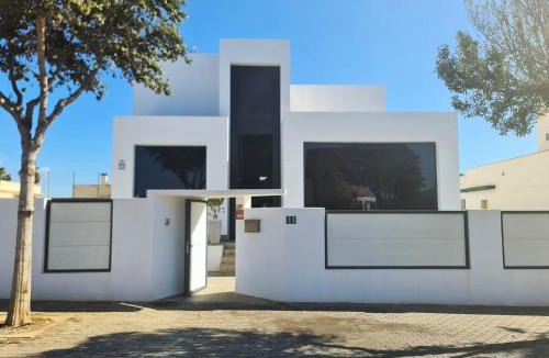 Retamar Villa | Villa Luz, lujoso y exclusivo alojamiento con piscina privada y cerca de la playa