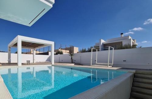Retamar Villa | Villa Luz, lujoso y exclusivo alojamiento con piscina privada y cerca de la playa