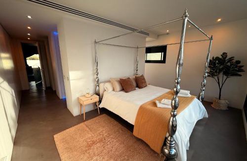 Retamar Villa | Villa Luz, lujoso y exclusivo alojamiento con piscina privada y cerca de la playa