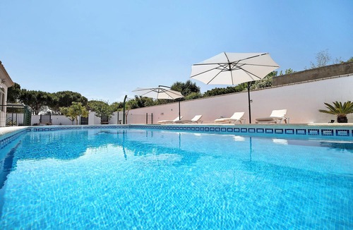 Chiclana de la Frontera Villa | Villa 'Manuel' with Pool, Garden, Terrace & Wi-Fi