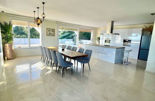 Churriana House | VILLA MAGOS, 11-Bedrooms, sleeps up to 30, celebration or relax