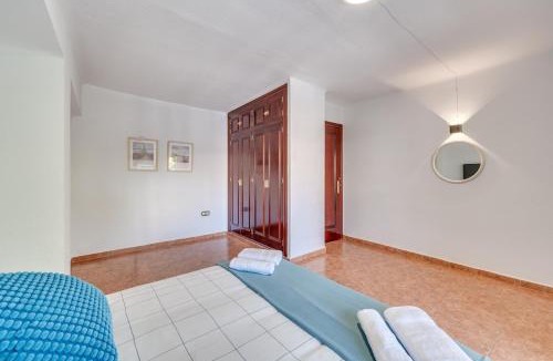 Pedregalejo House | Villa Mari Carmen - Malaga Beach Escape