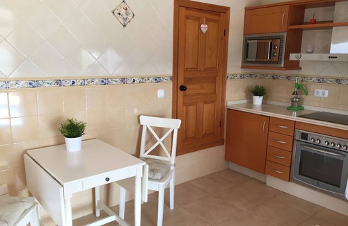 Iznajar Villa | Villa met Zwembad, Buitenkeuken, Ruim Terras, Uitzonderlijk Zicht op de Vallei
