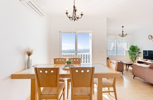 Alcaucin Villa | Villa 'Mirador' with Lake View, Wi-Fi and Air Conditioning