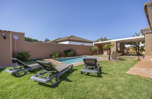 Chiclana de la Frontera House | Villa 'Olivos 1C' with Private Pool, Wi-Fi and Air Conditioning