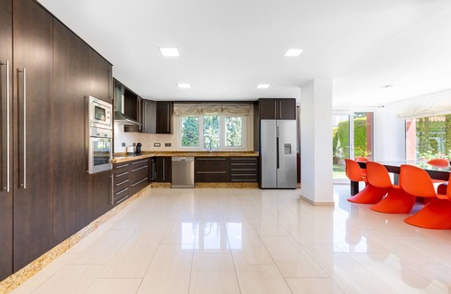 Guadalmar Villa | Villa 'Ohana 1 Luxury Villa' near Beach with Heated Pool, Terrace & Wi-Fi