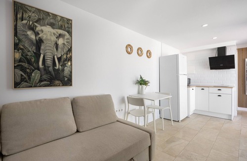 Chiclana de la Frontera House | Villa 'Pablo' with Private Pool, Private Terrace and Air Conditioning