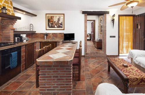 Villanueva del Trabuco Villa | Villa 'Pasa Fina, Luxury Holiday Retreat' with Mountain View, Shared Pool and Wi-Fi