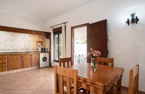 Conil de la Frontera Villa | Villa Perez Zara 3 with Pool, Open Terrace & Wi-Fi