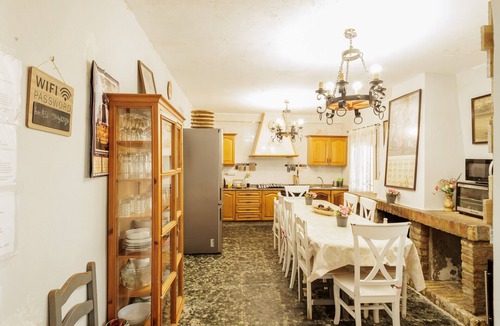 Alcala de Guadaira Villa | Villa 'Rancho Jardines De Marchenilla' with Private Pool, Wi-Fi and Air Conditioning