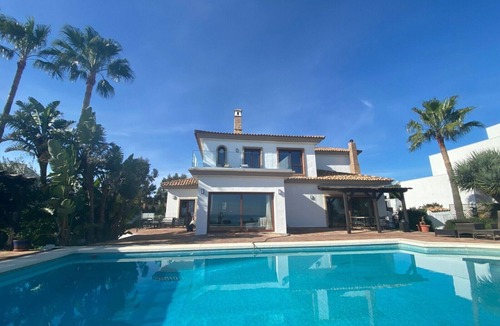 Manilva Villa | Villa 'Romano' with Sea View, Wi-Fi and Air Conditioning