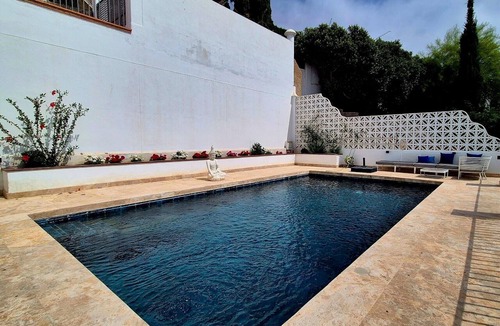 Velilla-Taramay Villa | Villa 'Romantica' with Sea View, Wi-Fi and Air Conditioning