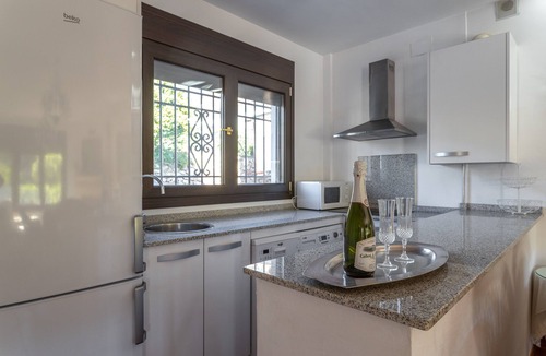 Conchar House | Villa Rural "Parador del Silo" with Mountain View, Pool, Balcony, A/C & Wi-Fi