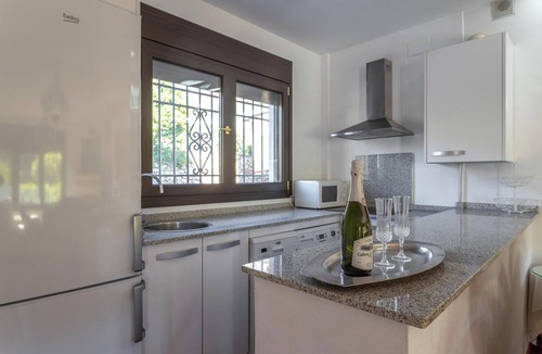 Conchar House | Villa Rural "Parador del Silo" with Mountain View, Pool, Balcony, A/C & Wi-Fi