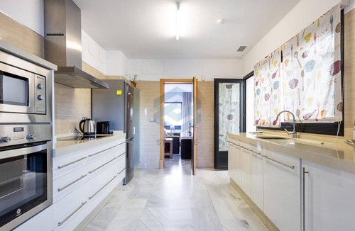 Rota House | Villa Sol Sal free parking by Staycare
