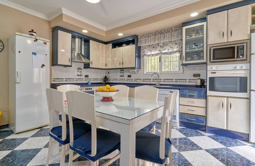 Itrabo Villa | Villa 'Soraida' with Mountain and Sea Views, Wi-Fi