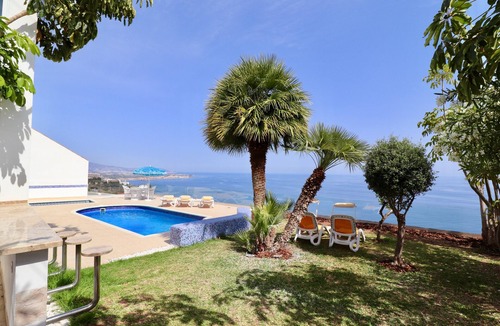 Salobrena Villa | Villa "Tango" with Wi-Fi, Pool, Garden & Whirpool