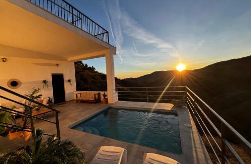 Malaga-Este Villa | Villa Trompetilla & Casa Cactus Luxury Wellness Villa with Pool, Yoga Studio & Hammam for 20p in Montes de Málaga 40 min to Malaga city