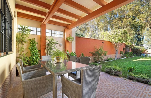 El Puerto de Santa Maria Villa | Villa 'Valdelagrana' with Shared Pool, Wi-Fi and Air Conditioning