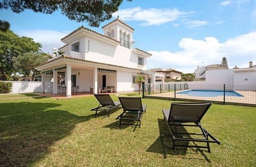 Poblado de Sancti Petri House | Villa Virgen del Camino by the Beach with Pool, Terrace, and Garden
