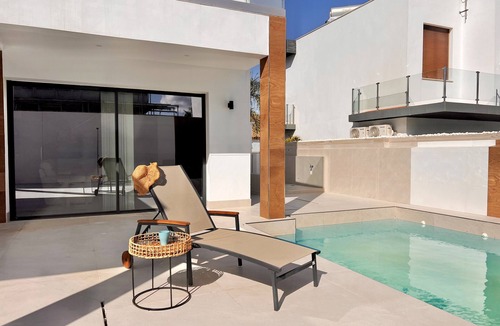 Bolonia Ski Chalet | Villa with private pool a few meters from the beach.