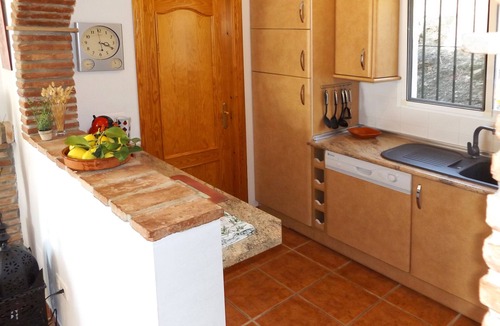 Canillas de Aceituno Villa | Villa with pool 2 bedrooms, 2 baths, views, airco, free WiFi