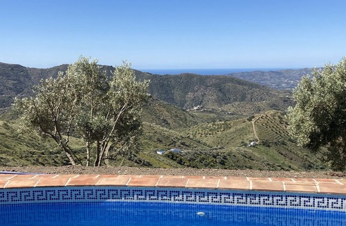 Canillas de Aceituno Villa | Villa with pool 2 bedrooms, 2 baths, views, airco, free WiFi