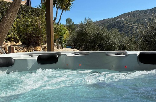 Iznajar House | Villa with Pool, Jacuzzi & Lake View