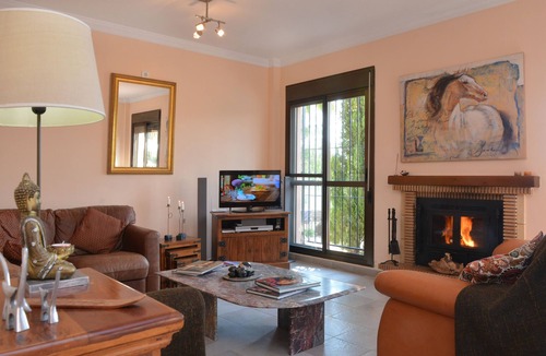 Vinuela Villa | Villa with views of lake & mountain, 5 minutes walk to lake, ideal for familie