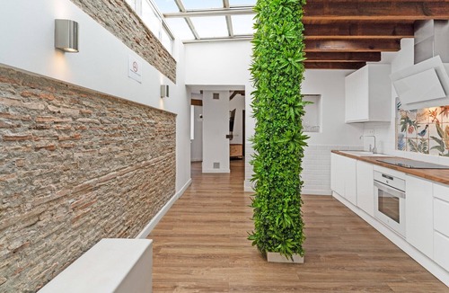 Historic Center of Estepona House | Village house, 100m from the beach, with Wi-Fi and air conditioning