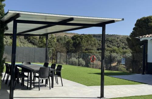 Pozo Alcon Villa | Villas de lujo - El Descanso Cazorla - Piscina, Barbacoa, Terraza y Parking incluido