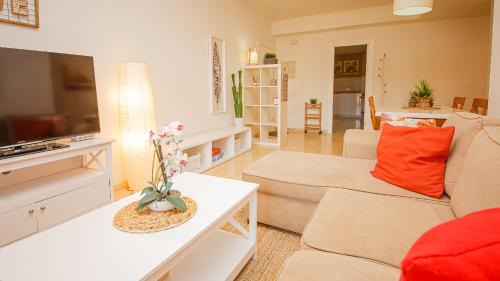 Puerto de la Duquesa Apartment | Vinedos del Mar, J1
