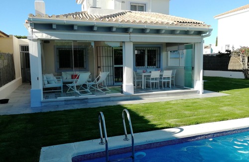 El Puerto de Santa Maria Ski Chalet | Vistahermosa c pool next to P Sherry and beach