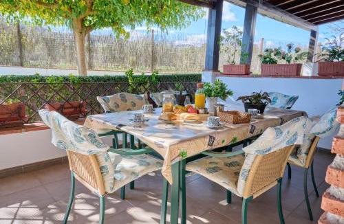 Luque House | Vistaverde - Casa Adosada de 3 habitaciones con Piscina y Pista de Padel en la Vía Verde