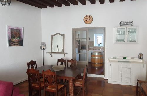 Cravant House | Vitis Vinifera