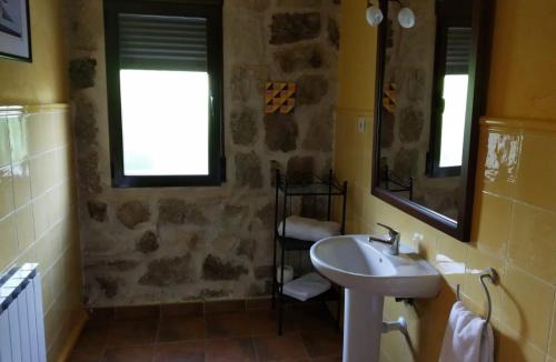 Burgohondo House | Viv. De Uso Turístico Fuente el Tejo - Casa Ana