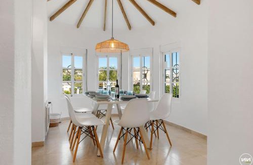 Estepona Villa | ViVi Homes - Casa Blanca - private pool - big garden - jacuzzi - terras