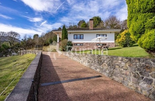 Pando House | VV La Seronda - country house in Ribadesella, Northern Spain | 6 guests