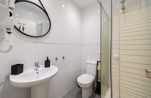 Centro Bed & Breakfast | Washington: room with comfort and shared areas Gran Vía-Madrid