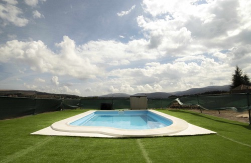 Navarredonda de Gredos Apartment | Water. Beautiful Apartment. Villa de Gredos.