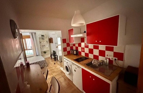 Capuchinos Apartment | Welcoming 2-bedroom studio with AC in Malaga city center
