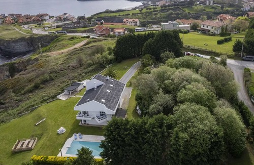 Comillas City Center Villa | Wishome—Large house with a pool in the best location in Comillas
